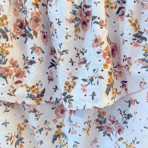 Wallflower Top On or Off Shoulder Eyelet Size L - Picture 3 of 7